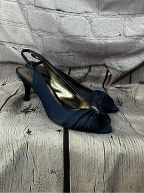 Nina Navy Blue Satin Peep-Toe Slingback 3” Heels Rouched Bow Rhinestones Sz 10